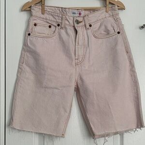 Zara Blush Pink Denim Bermuda Shorts w/frayed hem & classic jeans waist size 4
